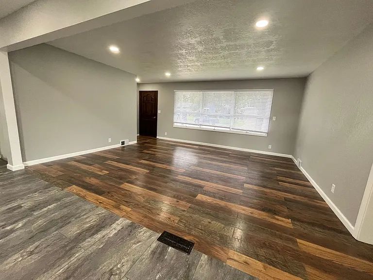 4300 S Hickory Hill Rd — Photo 2