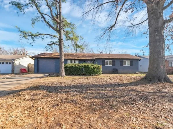 811 N 30th St, Rogers, AR 72756