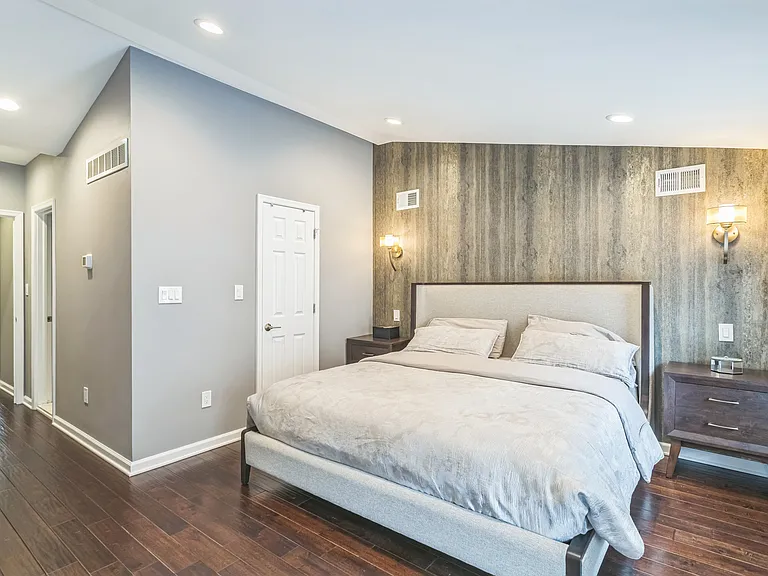 1153 N Hancock St — Photo 15