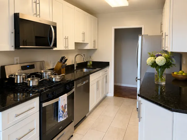 6621 Wakefield Dr APT 402, Alexandria, VA 22307
