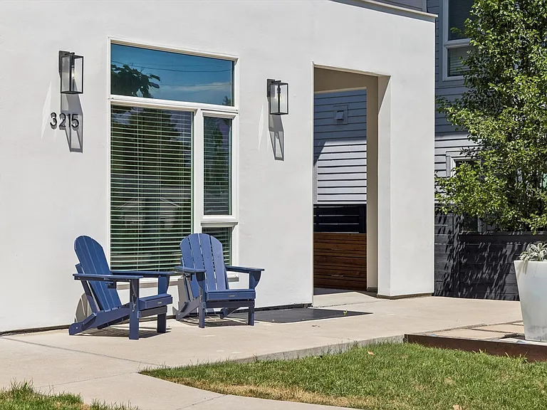 3215 S Dahlia St — Photo 3