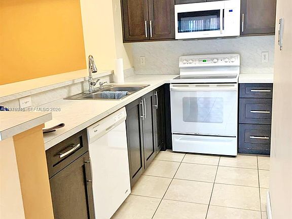 3rd image of 650 S Park Rd #24-5