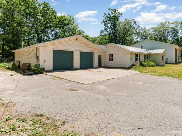 233 Oakdale Dr, Prudenville, MI 48651