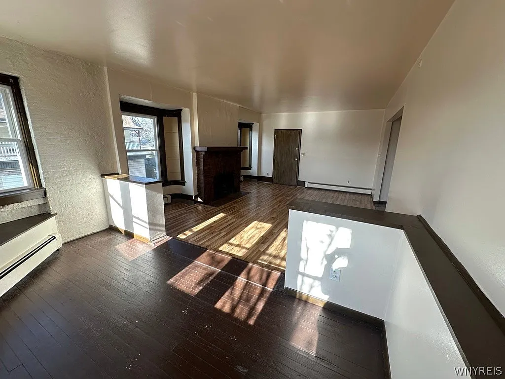 2 bed, 1.0 bath, 5772 sqft, $1,200 — Photo 4