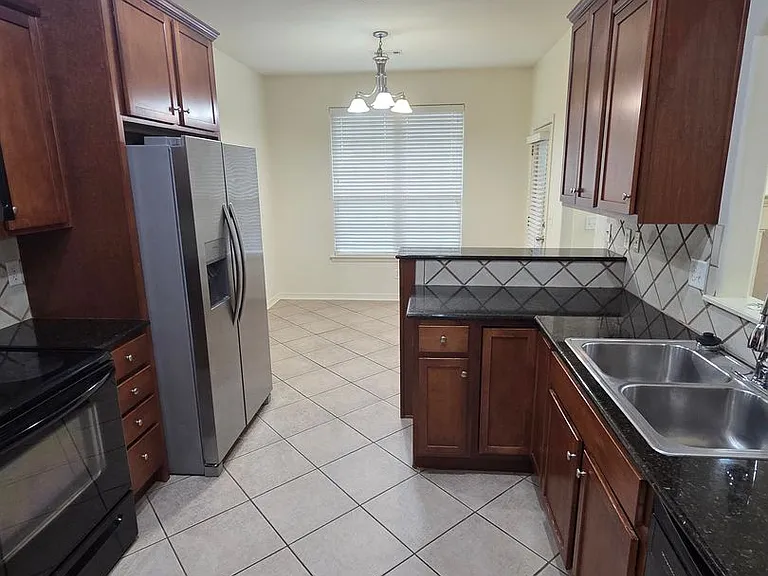 3219 W Thornebrook St — Photo 4