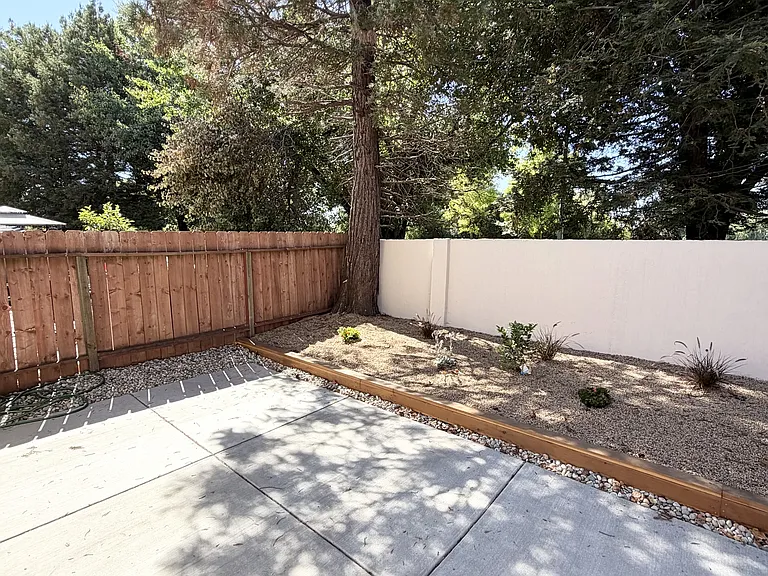 151 Francis Cir — Photo 18