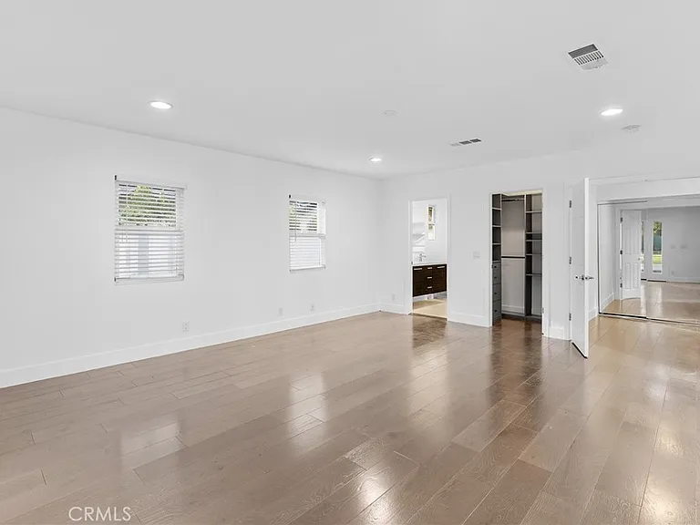 22904 Calvert St — Photo 37