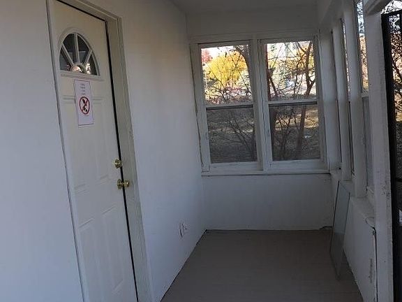 5th image of 2919 Erskine St