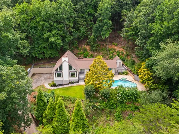 2219 Rocky Face Cir, Dalton, GA 30720