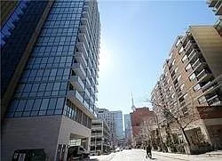 210 Simcoe St — Photo 3