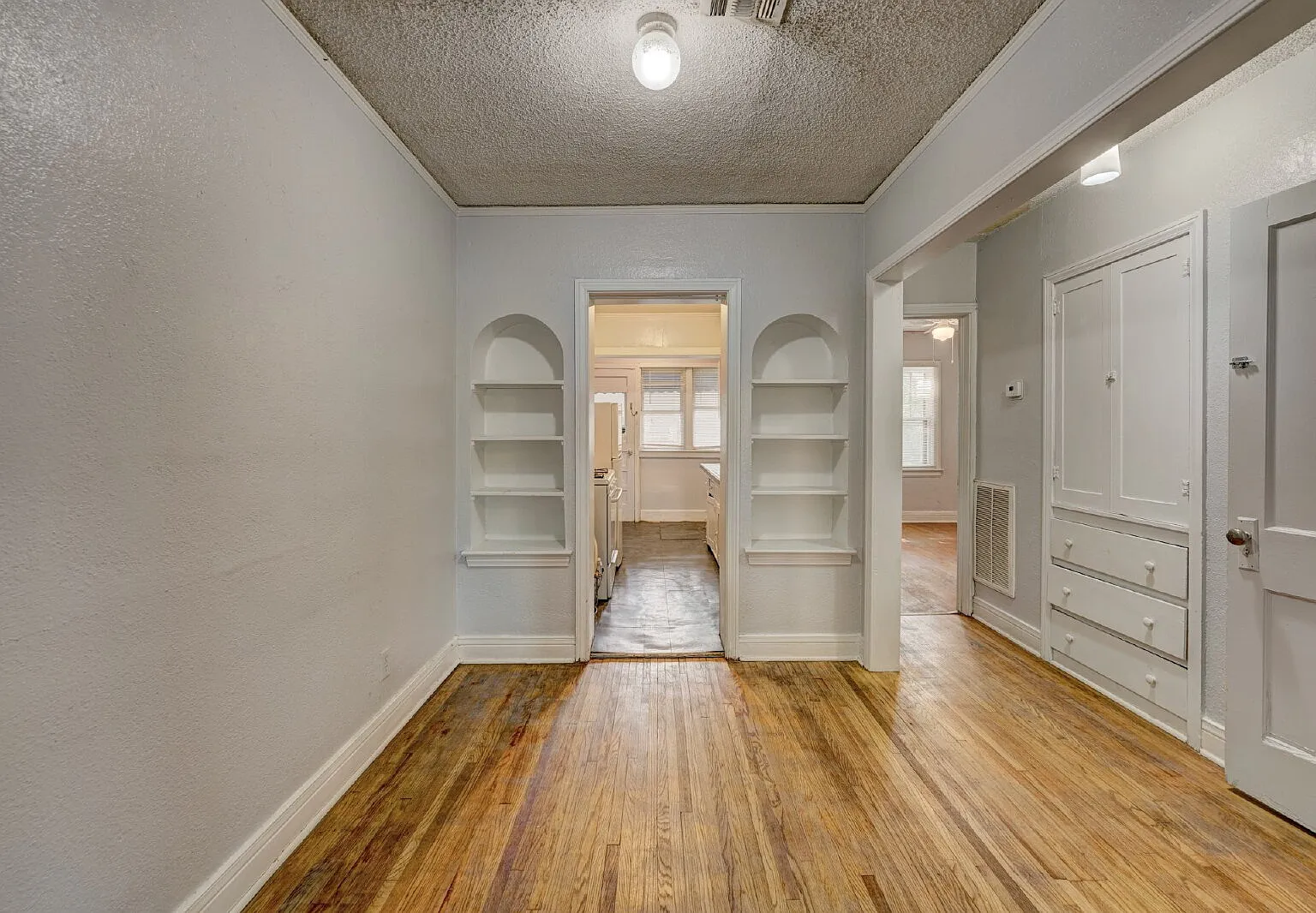 1 bed, 1.0 bath, 660 sqft, $900 — Photo 3
