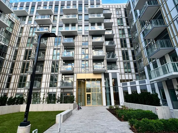 1005 Dundas St E, Oakville, ON