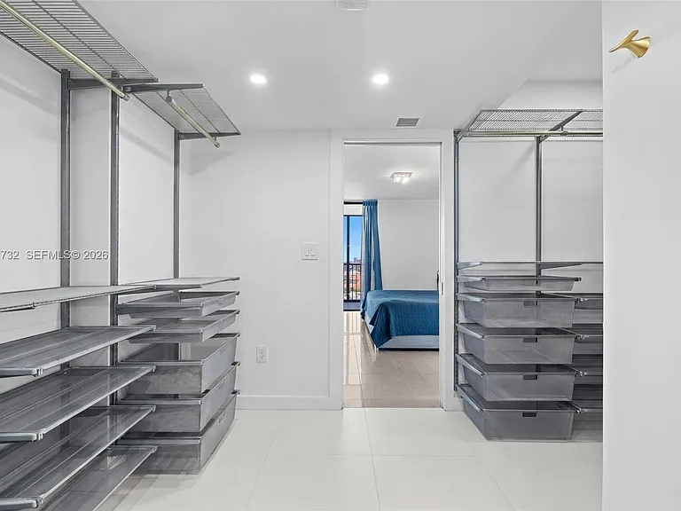 20100 W Country Club Dr #Penthouse 09 — Photo 23