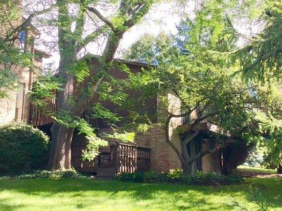 3rd image of 801 Greenhills Dr