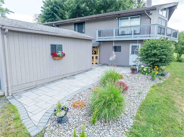 4212 Young Rd, Syracuse, NY 13215