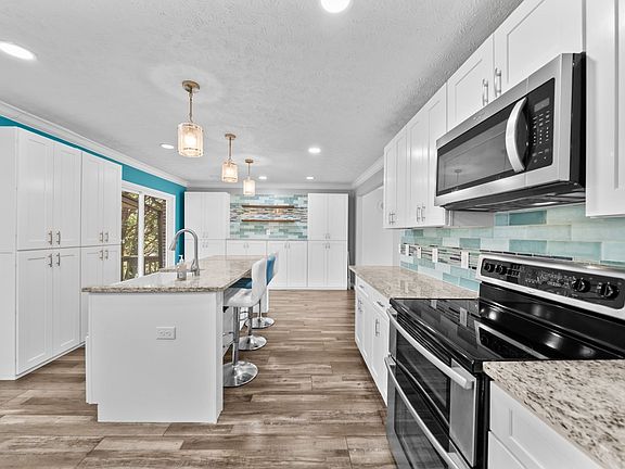5th image of 2275 Spruce Loop