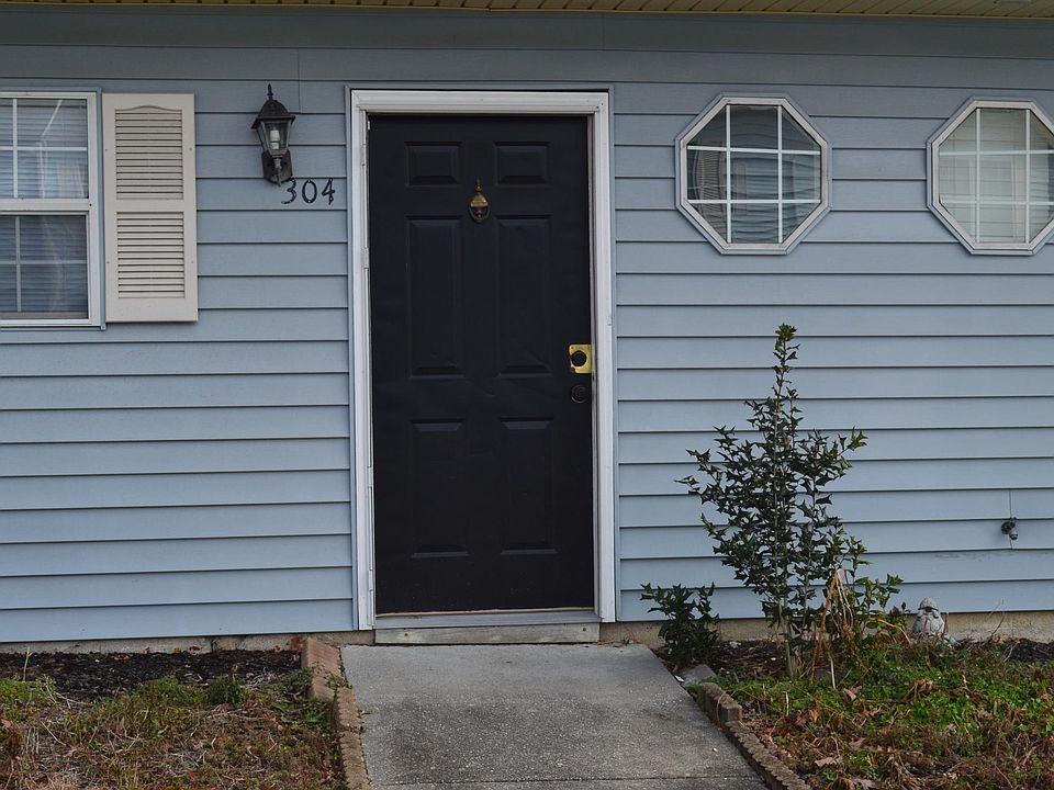 1st image of 304 Gaylor Ln
