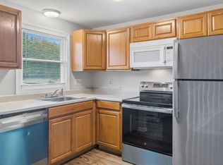 418 Main St APT 5, Easthampton, MA 01027