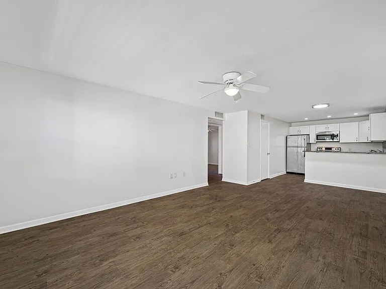 3211 W De Leon St — Photo 2