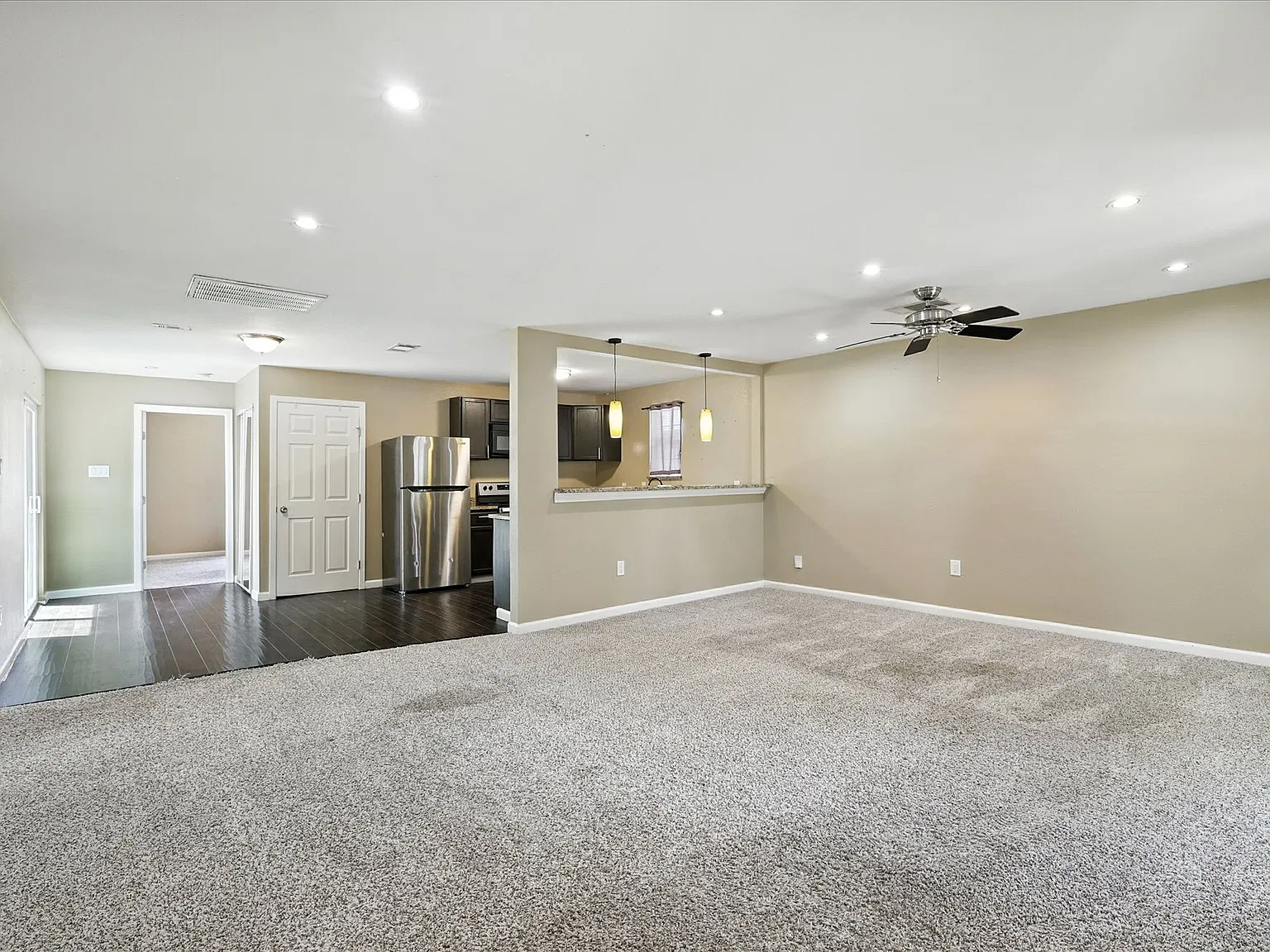3 bed, 1250 sqft, $2,000 — Photo 3