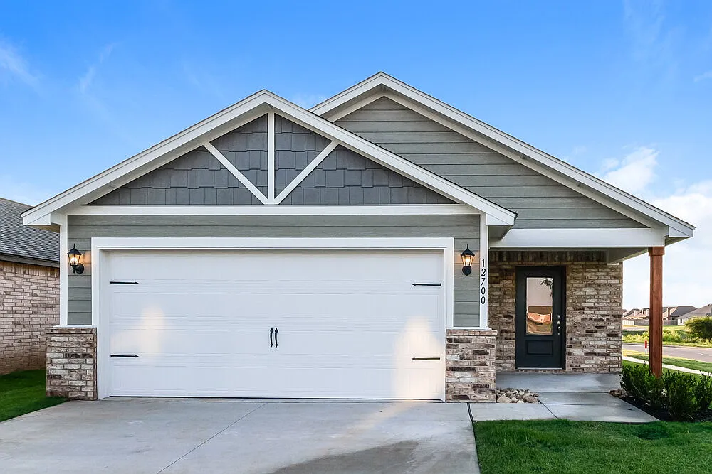 3 bed, 2.0 bath, 1642 sqft, $1,815 — Photo 1