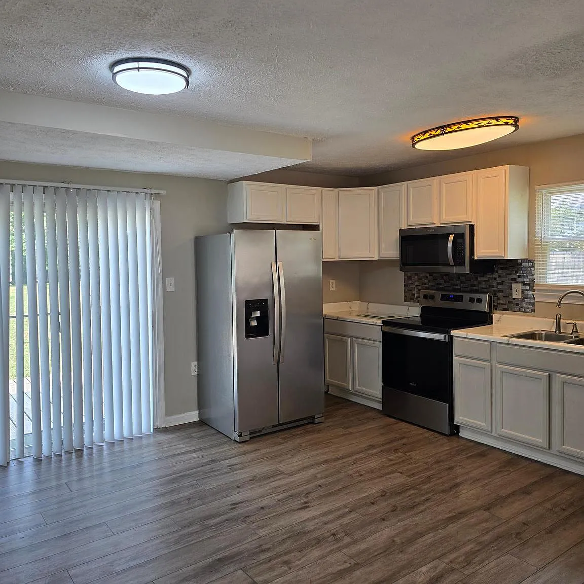 4 bed, 1377 sqft, $2,700 — Photo 3
