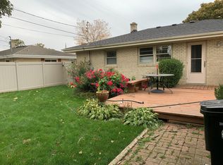 905 Coronada Dr, Racine, WI 53402