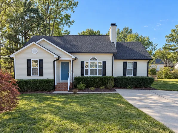 1024 S Philwood Ct, Fuquay Varina, NC 27526