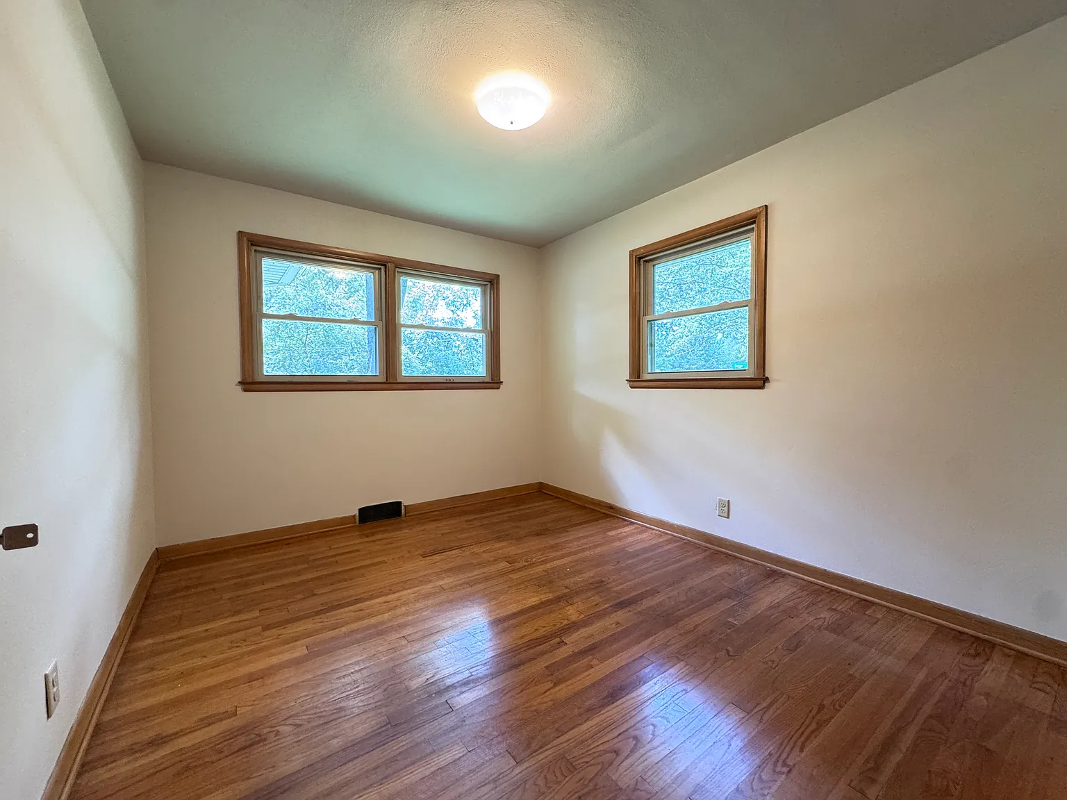 3 bed, 904 sqft, $2,400 — Photo 4