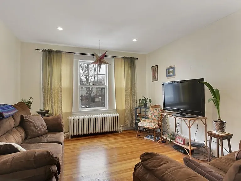 35 Manning St #2 — Photo 2