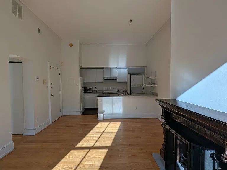 1503 Green St #4 — Photo 12
