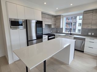 30490 Cardinal Ave #402, Abbotsford, BC V2T 0E4