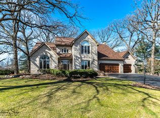 7411 Inverway Dr, Crystal Lake, IL 60014