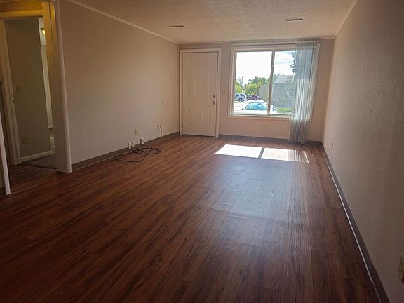 4th image of 772 Randler Ave