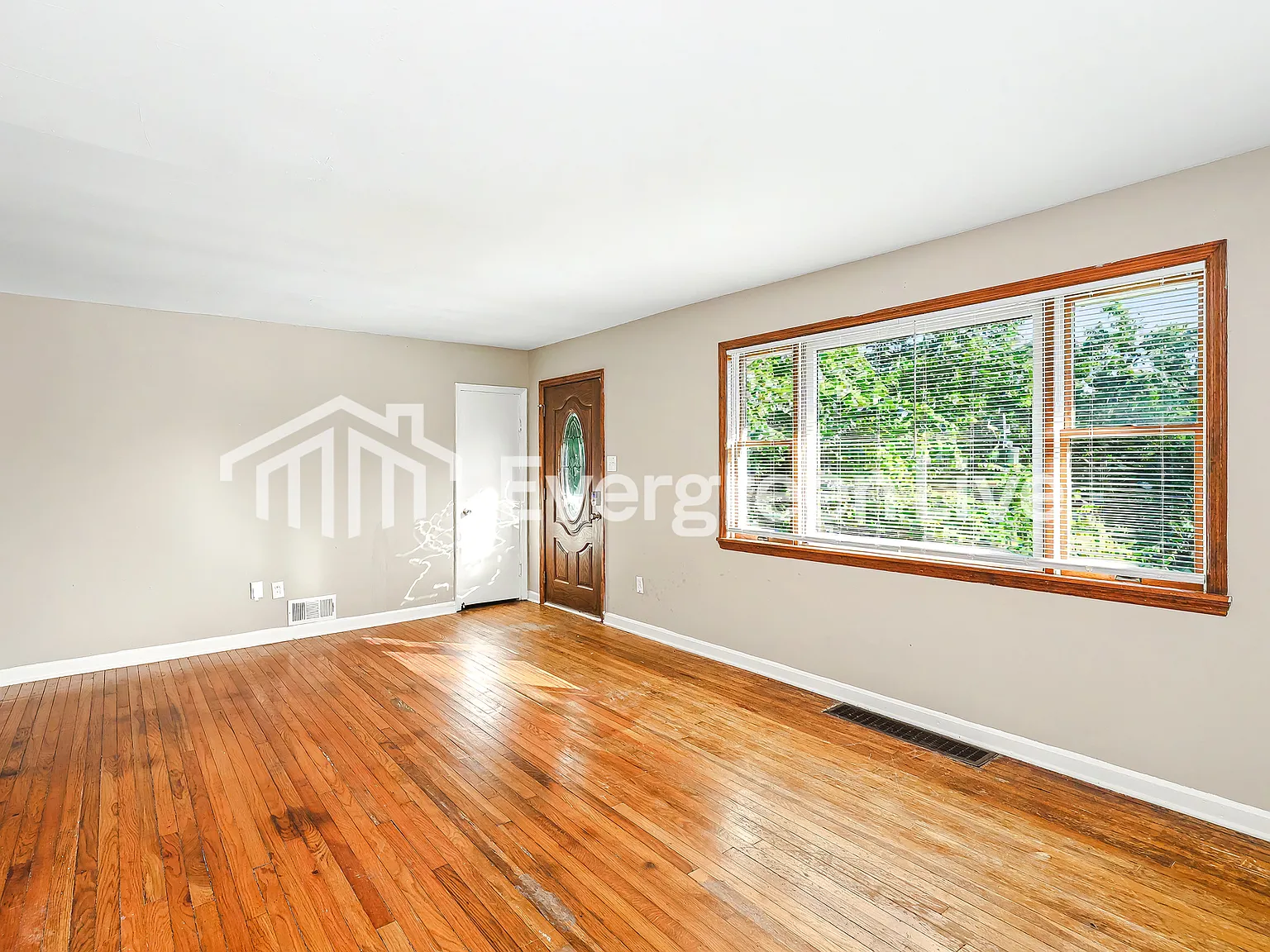 4 bed, 2.0 bath, 2040 sqft, $1,795 — Photo 4