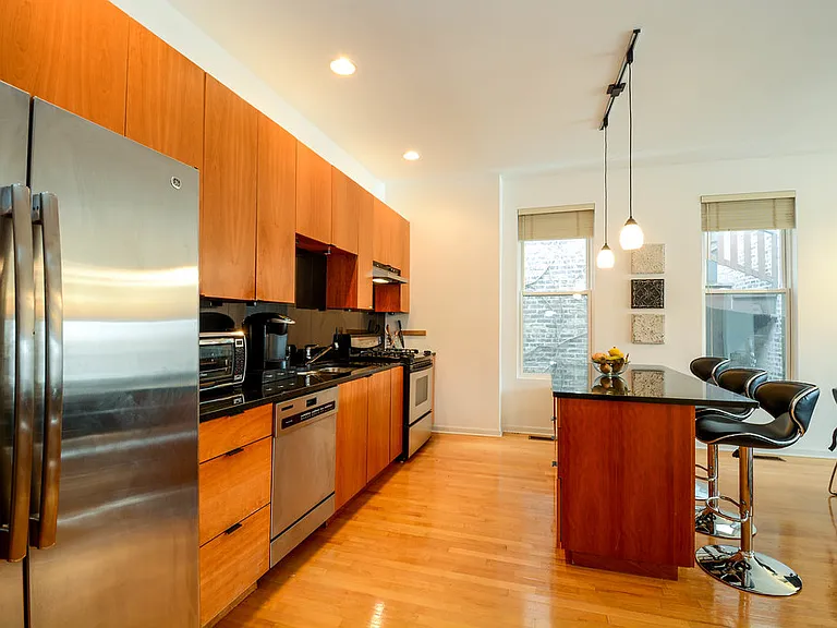 1411 N Wicker Park Ave #2 — Photo 4