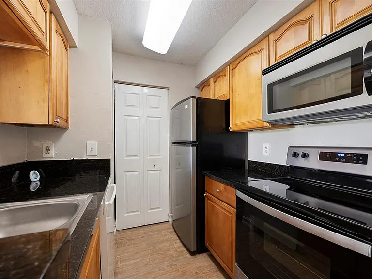 241 Afton Sq #103 — Photo 7