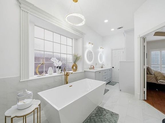 3rd image of 5811 Desert Oak Way