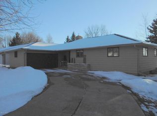 1143 Skyline Dr, Watertown, SD 57201