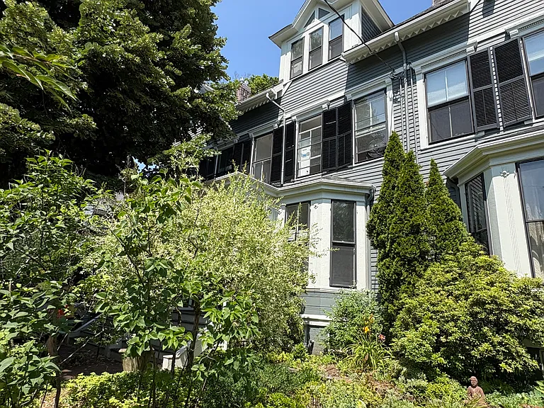 33 Brewster St — Photo 16
