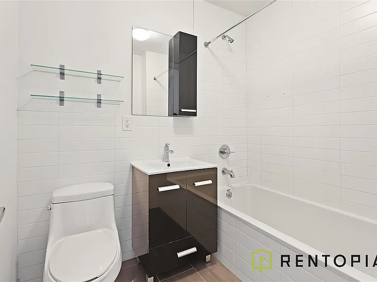 33 Meserole St #1 — Photo 12