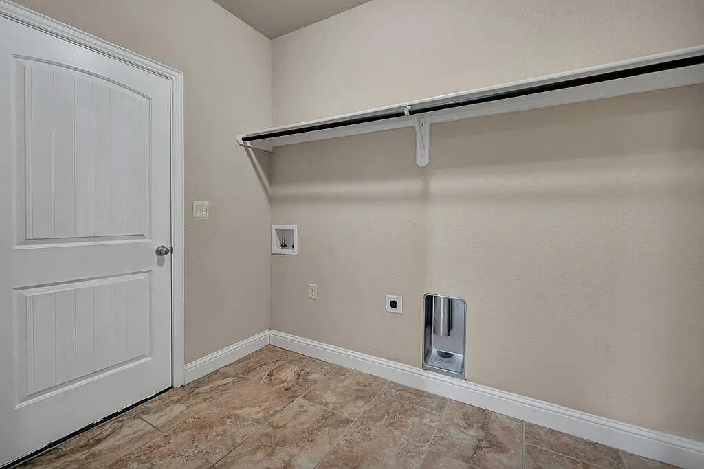 4 bed, 2.5 bath, 3011 sqft, $3,800 — Photo 4