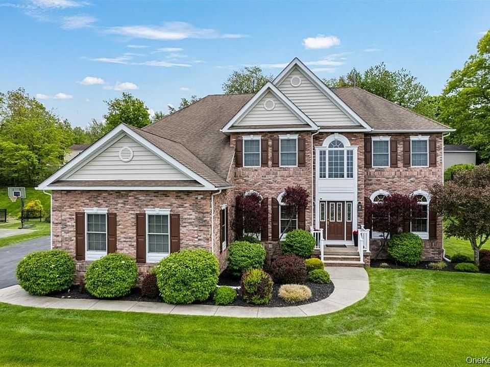 1st image of 27 DeAngelis Drive