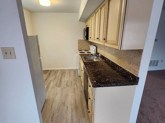 5th image of 520 Green St #522