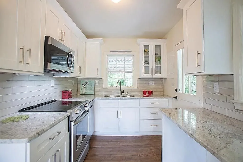 3 bed, 1050 sqft, $2,600 — Photo 4