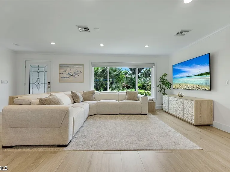 27098 Harbor Dr — Photo 3