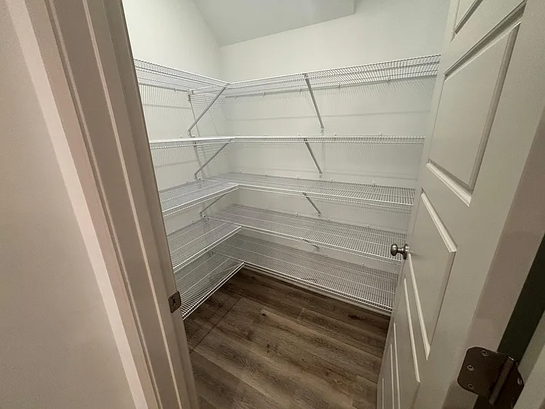 332 Everette Ave — Photo 36