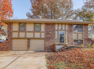 613 SW 36th St, Lees Summit, MO 64082
