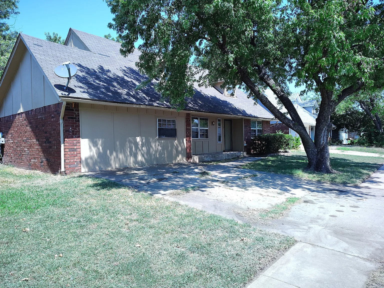 4 bed, 2400 sqft, $1,700 — Photo 4
