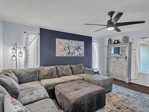 4th image of 1108 Derrick Rd